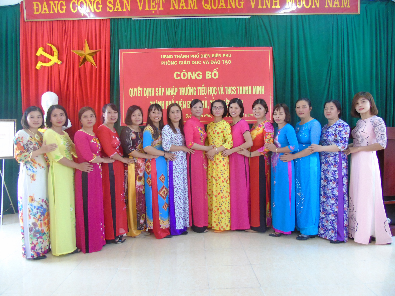 Cán bộ, giáo viên hai trường trong Lễ công bố quyết định sáp nhập, tháng 01/2020