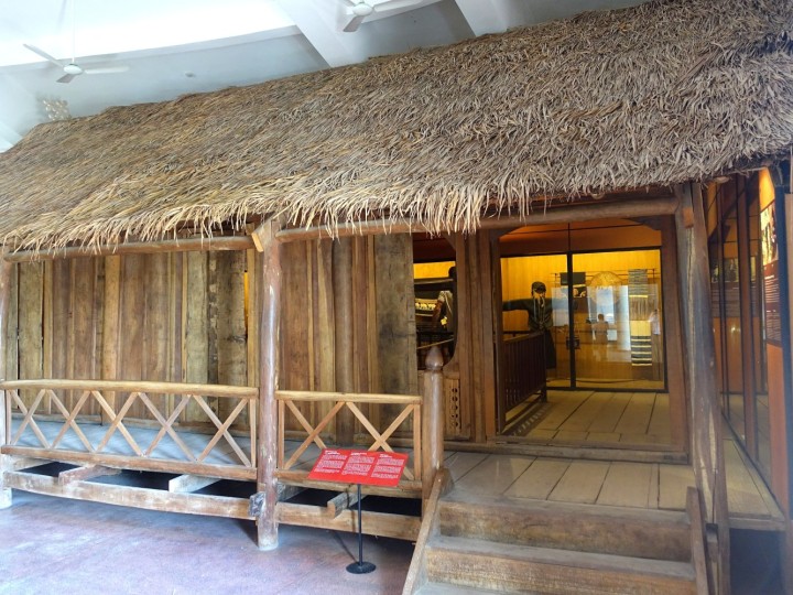 Nhà sàn Thái đen (Bảo tàng Dân tộc học Việt Nam)
